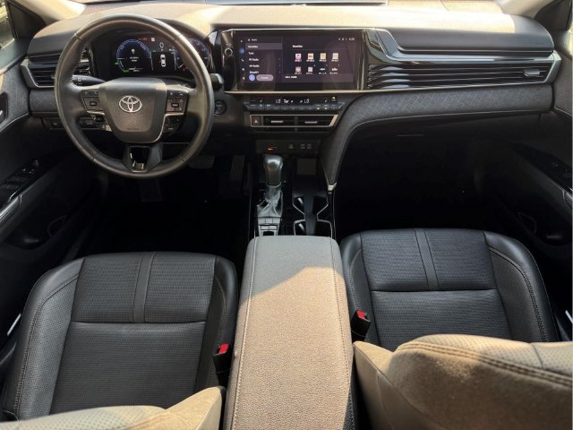 Used 2025 Toyota Camry XLE FWD image 7
