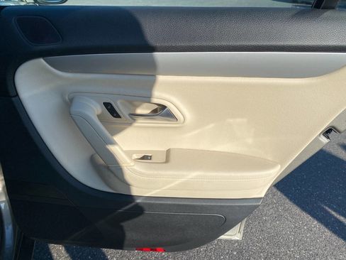 Used 2011 Volkswagen CC Sport image 28