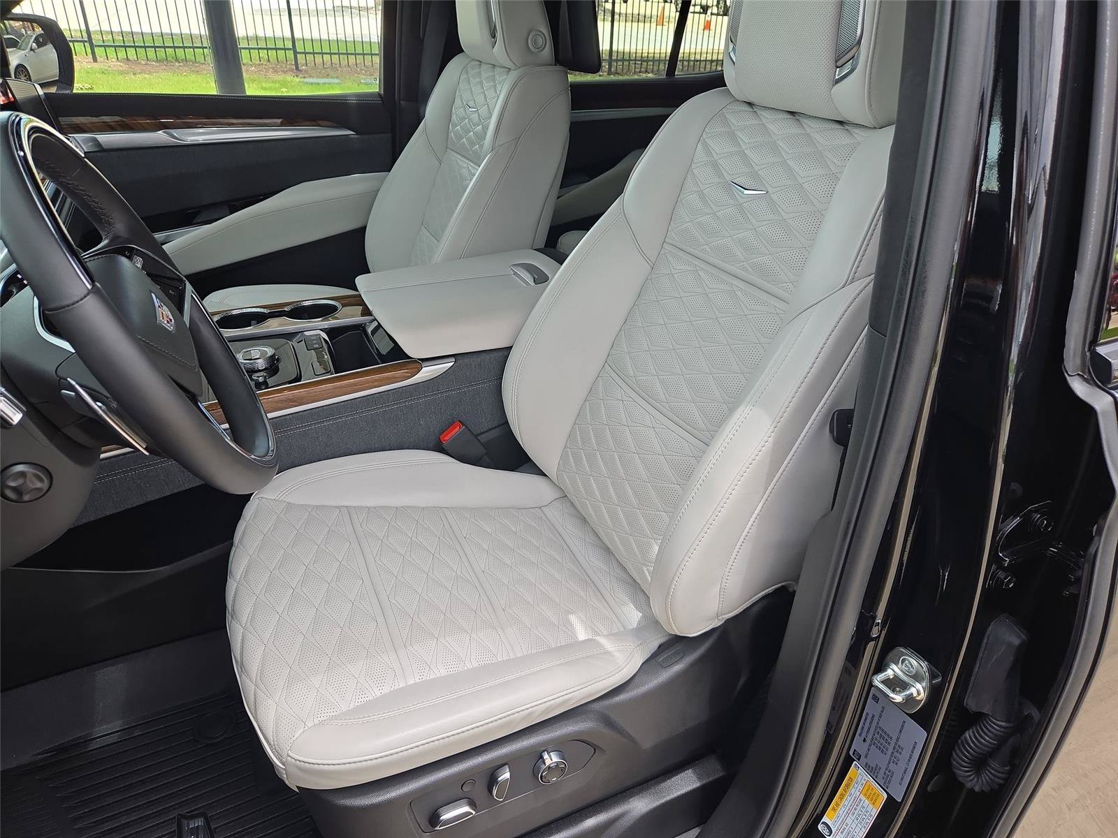 Certified 2026 Cadillac Escalade Platinum Sport w/ LPO, Floor Liner Package AWD/4WD image 11