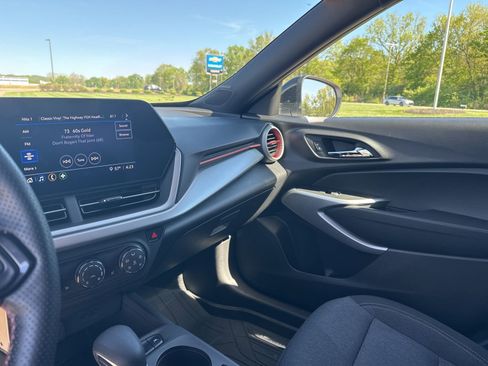 Used 2024 Chevrolet Trax RS w/ Driver Confidence Package image 22