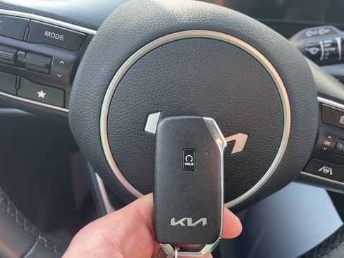 Used 2025 Kia Sportage EX image 22