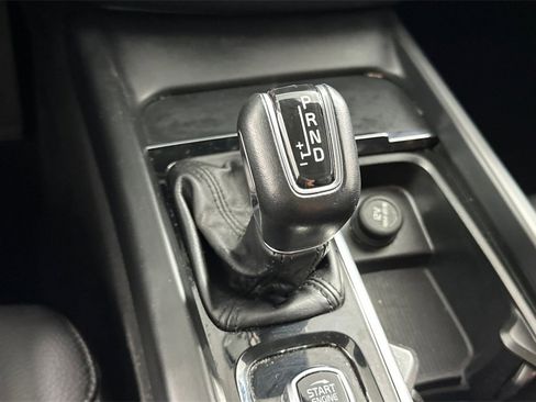 Used 2021 Volvo XC60 T5 Momentum image 24