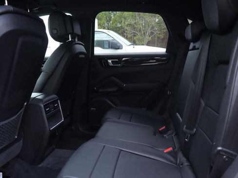 Used 2021 Porsche Cayenne image 13