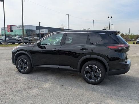 Used 2025 Nissan Rogue SV image 5