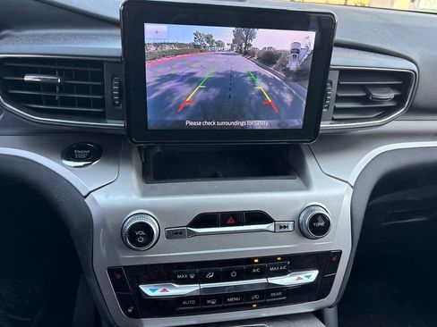 Used 2022 Ford Explorer XLT w/ Equipment Group 202A image 10