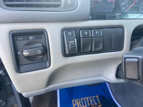 Used 2004 Volvo C70 HT image 25