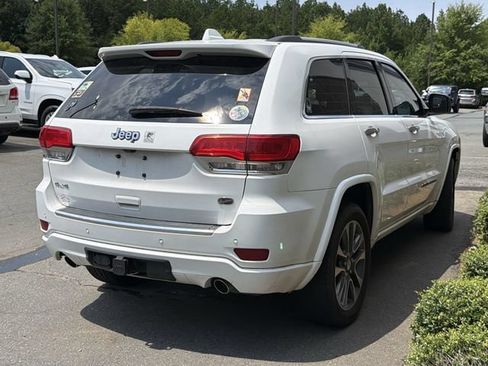 Used 2017 Jeep Grand Cherokee Overland AWD/4WD image 14