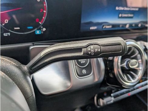 Used 2024 Mercedes-Benz GLB 250 4MATIC image 25