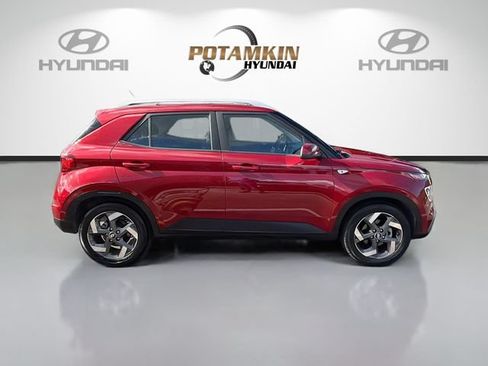 Used 2024 Hyundai Venue Limited FWD image 4