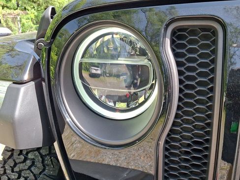 Used 2022 Jeep Wrangler Unlimited Rubicon w/ LED Lighting Group AWD/4WD image 34