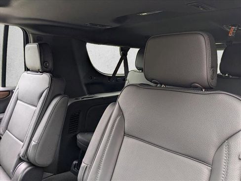 Used 2025 GMC Yukon XL Denali w/ Denali Reserve Package image 17