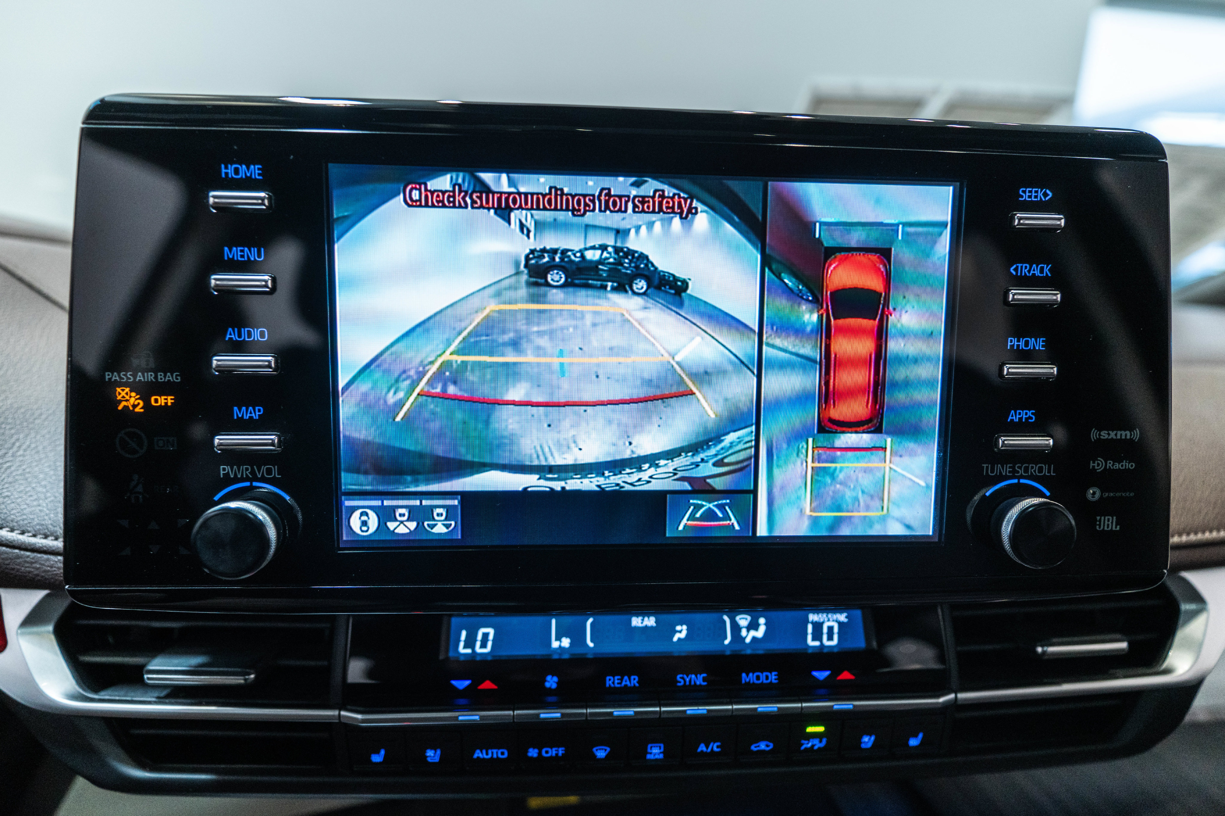 Used 2023 Toyota Sienna Platinum FWD image 33
