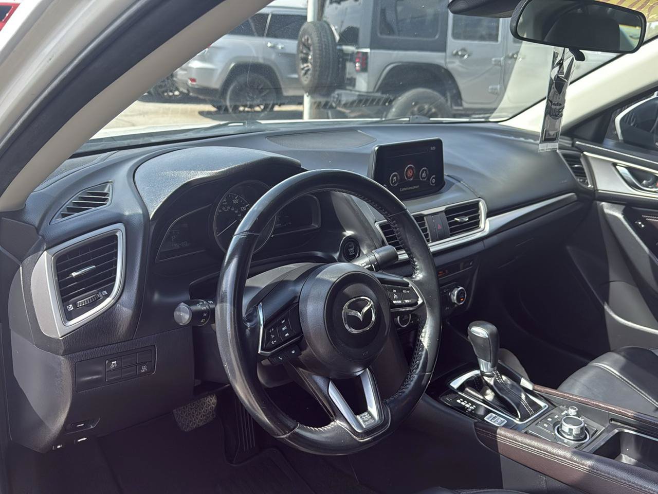 Used 2018 MAZDA MAZDA3 Touring FWD image 8