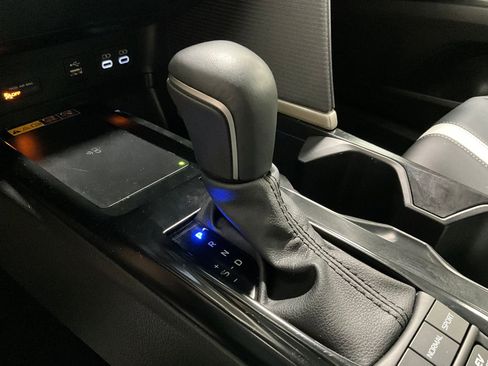 Used 2025 Toyota Camry SE image 17