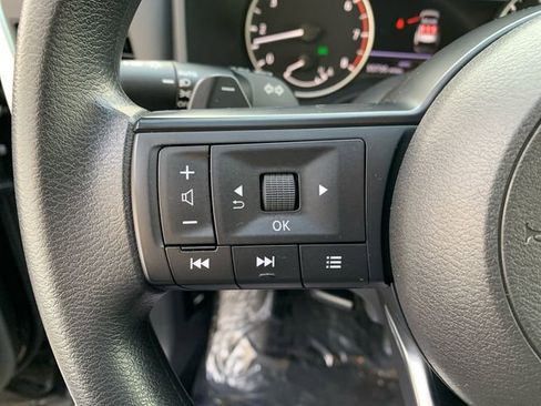 Used 2024 Nissan Rogue S image 23