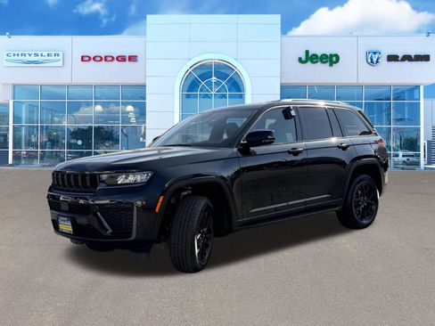 New 2026 Jeep Grand Cherokee Altitude image 5