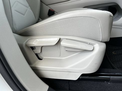 Used 2024 Volkswagen Atlas SE w/ Panoramic Sunroof Package FWD image 29