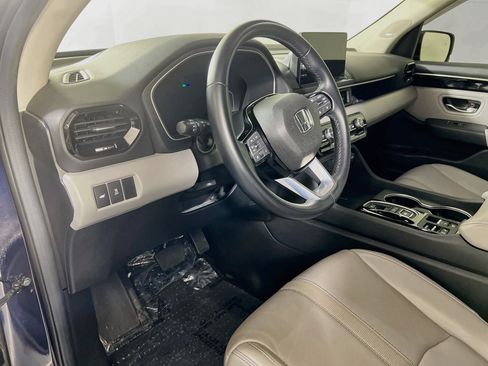 Used 2025 Honda Pilot Touring image 9
