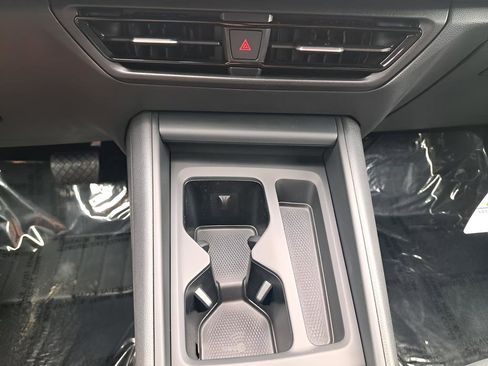 New 2025 Volkswagen Tiguan SE FWD image 23