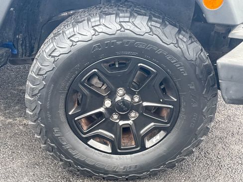 Used 2015 Jeep Wrangler Unlimited Sport image 9