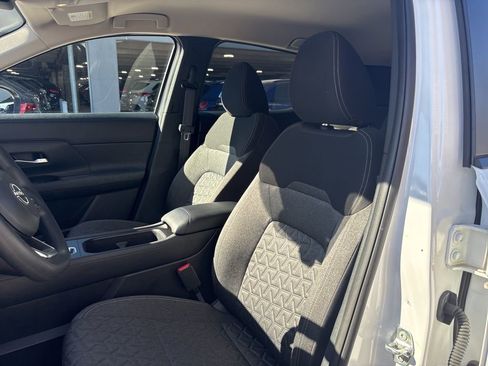 Used 2025 Nissan Kicks SV image 13