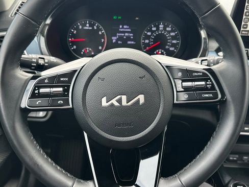 Used 2023 Kia Seltos S w/ Navigation Package FWD image 23