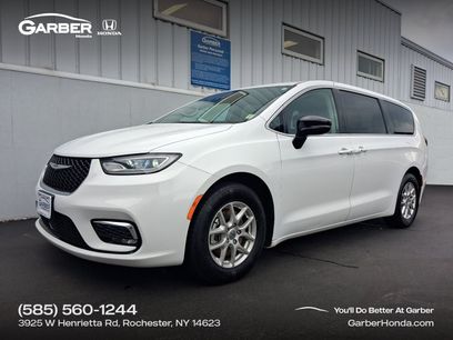 Used 2024 Chrysler Pacifica Touring-L