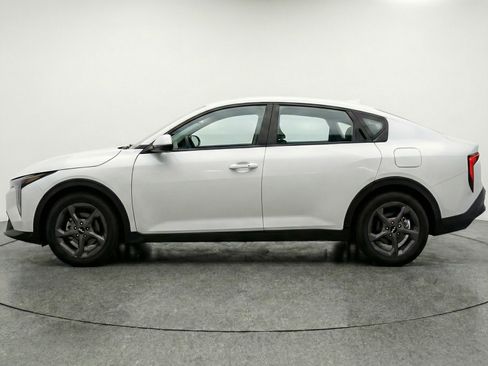 Used 2025 Kia K4 LXS image 5