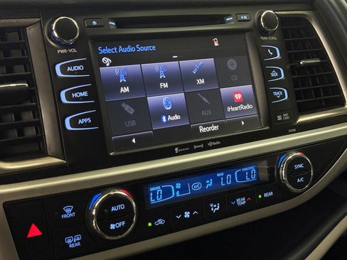 Used 2019 Toyota Highlander XLE AWD/4WD image 55