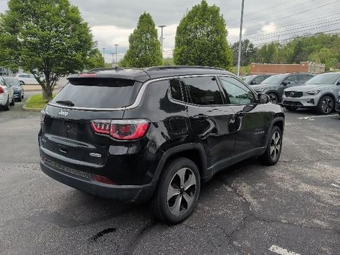 Used 2017 Jeep Compass Latitude w/ Popular Equipment Group AWD/4WD image 5