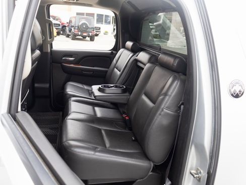 Used 2013 Chevrolet Avalanche LTZ image 23