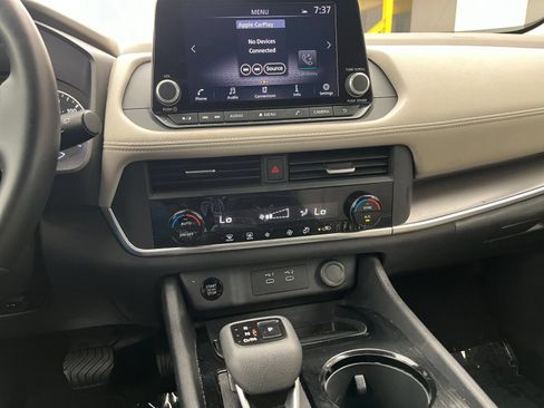 Used 2025 Nissan Rogue SV AWD/4WD image 17