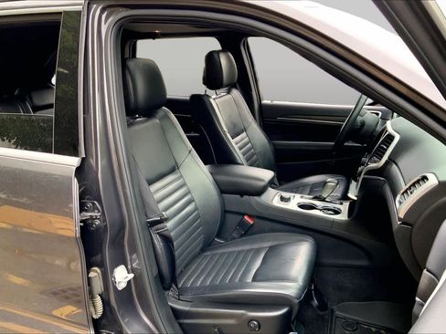 Used 2018 Jeep Grand Cherokee Limited AWD/4WD image 9