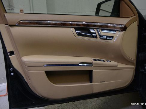 Used 2010 Mercedes-Benz S 550 4MATIC image 7