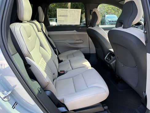 New 2025 Volvo EX90 Plus image 12
