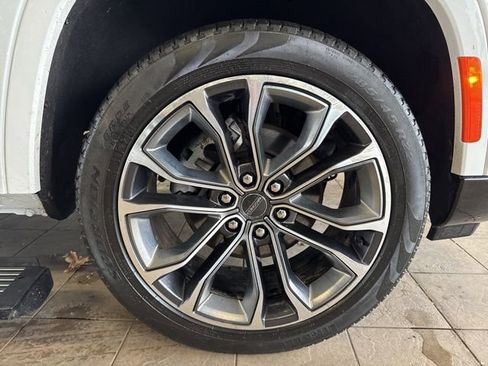 Used 2023 Jeep Grand Wagoneer L Series III w/ HD Trailer Tow Package image 34