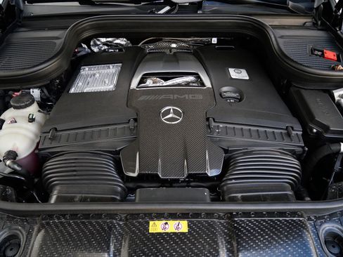 Used 2025 Mercedes-Benz GLS 63 AMG 4MATIC image 30