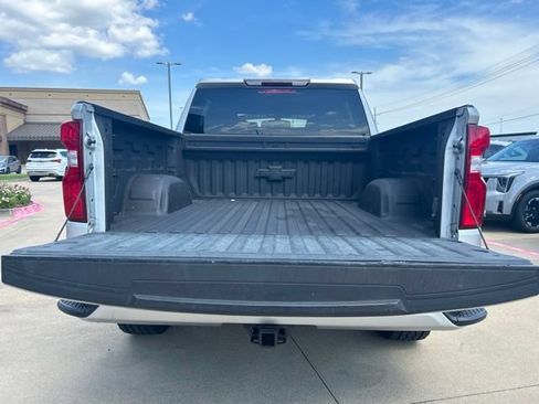 Used 2020 Chevrolet Silverado 1500 Custom w/ Custom Value Package AWD/4WD image 9