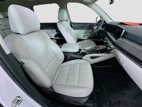 Certified 2025 Kia Telluride EX FWD image 29