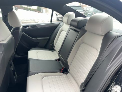 Used 2016 Volkswagen Jetta Sport image 11