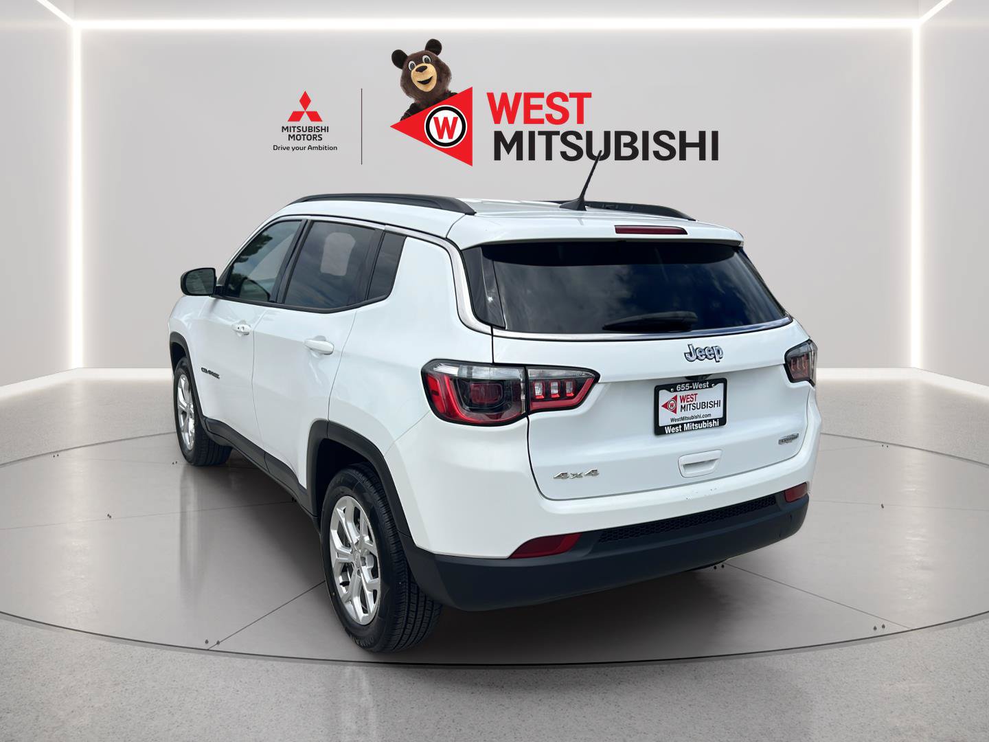 Used 2024 Jeep Compass Latitude AWD/4WD image 4
