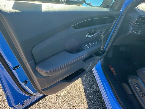 Used 2025 Honda Pilot TrailSport image 11