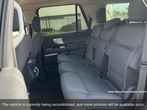 Used 2025 Ford Expedition Active RWD image 12
