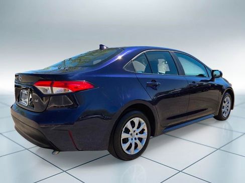 Used 2025 Toyota Corolla LE FWD image 5
