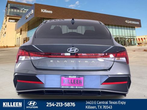 Used 2025 Hyundai Elantra SEL w/ Cargo Package image 8