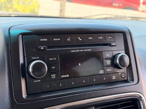 Used 2015 Dodge Grand Caravan SXT w/ UConnect Hands-Free Group FWD image 19