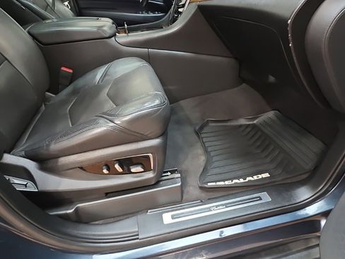Used 2020 Cadillac Escalade Luxury image 11