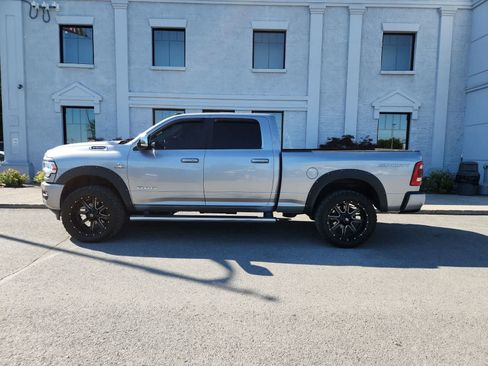 Used 2022 RAM 2500 Laramie AWD/4WD image 2
