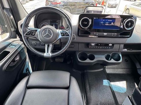 Used 2025 Mercedes-Benz Sprinter 2500 image 23
