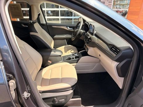 Used 2022 Ford Escape Titanium AWD/4WD image 14